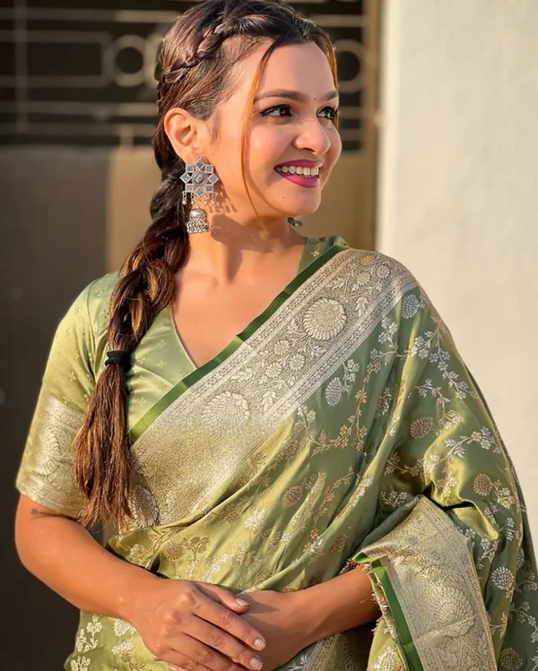 Prominent_Pista_Soft_Banarasi_Silk_Saree_With_Blissful_Blouse_Piece