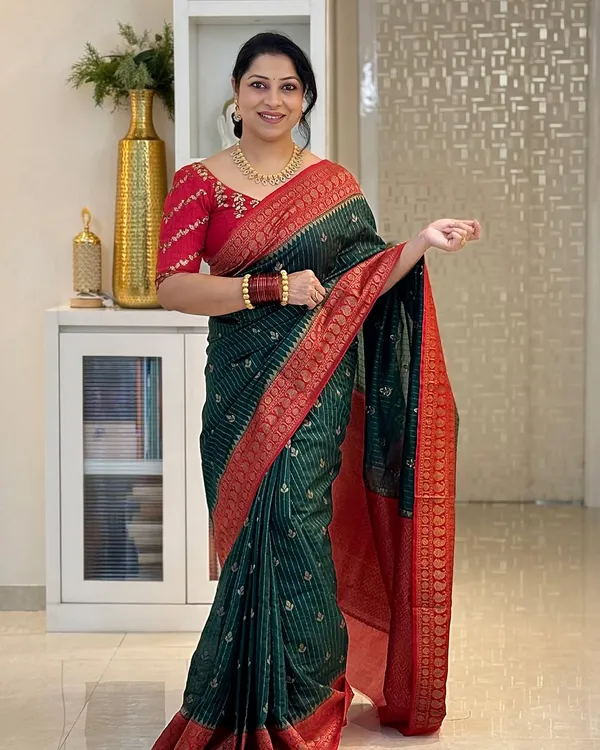 Quintessential_Green_Red_Soft_Banarasi_Silk_Saree_With_Lissome_Blouse_Piece