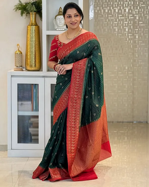 Quintessential_Green_Red_Soft_Banarasi_Silk_Saree_With_Lissome_Blouse_Piece