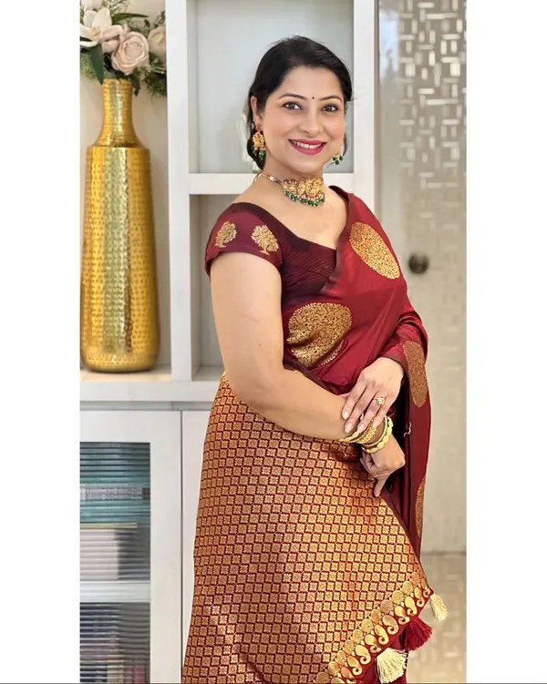 Smart_Red_Soft_Banarasi_Silk_Saree_With_Arresting_Blouse_Piece