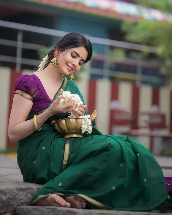 Sophisticated_Cotton_Silk_Saree_With_Elegant_Blouse_Piece