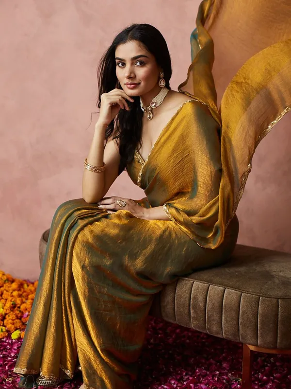 Sumptuous_Peach_Embroidery_Work_Chiffon_Silk_Saree_With_Designer_Blouse_Piece