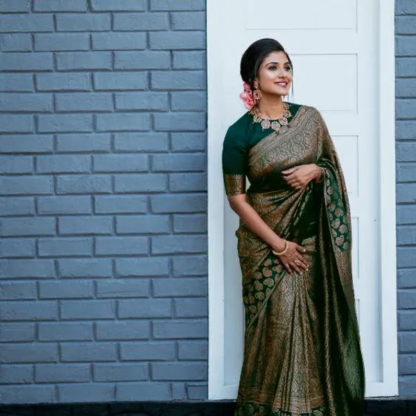 Surpassing_Green_Soft_Silk_Saree_With_Dazzling_Blouse_Piece