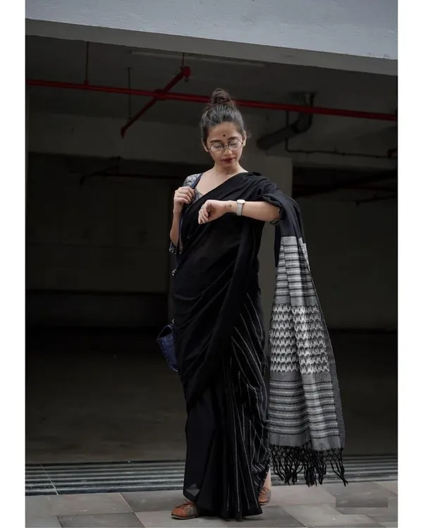 Surreptitious_Black_Soft_Banarasi_Silk_Saree_With_Pleasant_Blouse_Piece