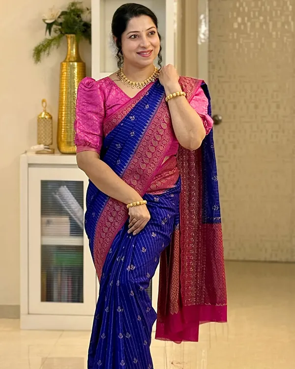 Tremendous_Blue_Soft_Banarasi_Silk_Saree_With_Incomparable_Blouse_Piece