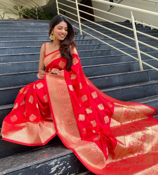 Tremendous_Red_Soft_Banarasi_Silk_Saree_With_Supernal_Blouse_Piece