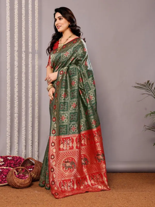 Trendy_Patola_Silk_Saree_with_Innovative_Blouse_Piece