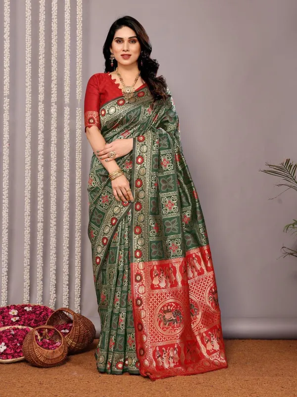Trendy_Patola_Silk_Saree_with_Innovative_Blouse_Piece