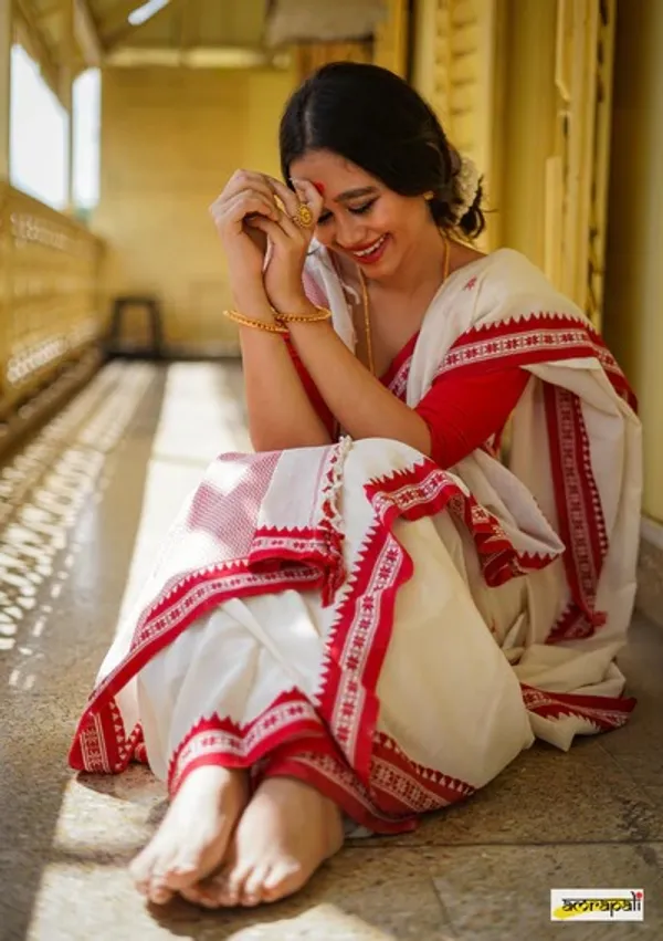 Wonderful_Red&White_Soft_Banarasi_Silk_Saree_with_Stylish_Blouse_Piece