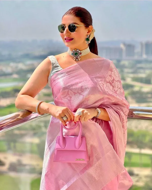 Silver,_Pink_Self_Design_Kanjivaram_Silk_Saree_with_Saree_Cover