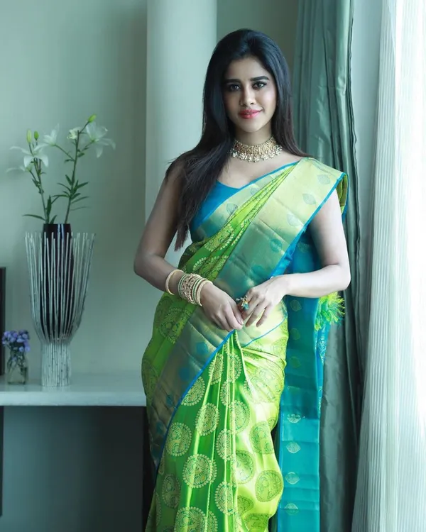 Outstanding_Green_Soft_Banarasi_Silk_Saree_With_Angelic_Blouse_Piece