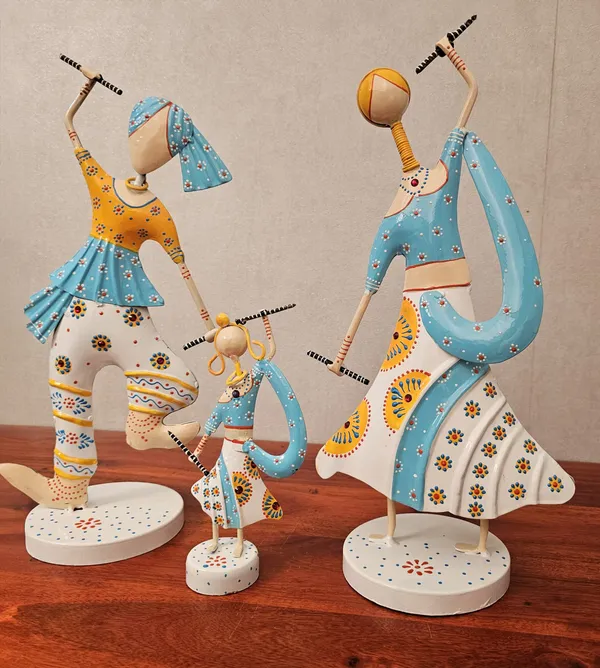 Handcrafted_Tribal_Dance_Trio_Sculpture_-_Vibrant_Metal_Art_for_Home_Decor_(Set_of_3)