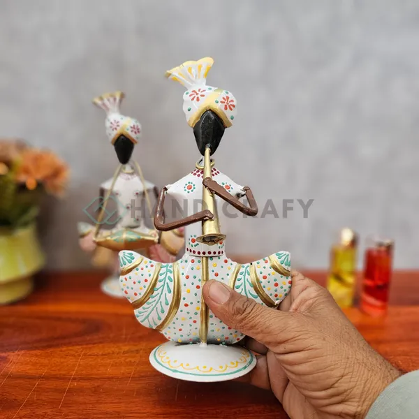 Majestic_Handcrafted_Royal__Showpiece_–_A_Symbol_of_Elegance_for_Online_Home_Decor_Enthusiasts