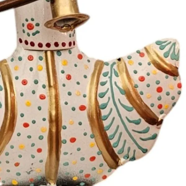 Majestic_Handcrafted_Royal__Showpiece_–_A_Symbol_of_Elegance_for_Online_Home_Decor_Enthusiasts