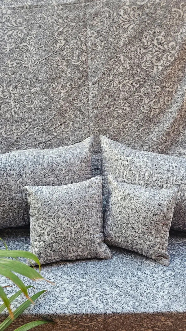 5_Pieces_-_Quilted_Bedding_Set_(90_x_90_inches)