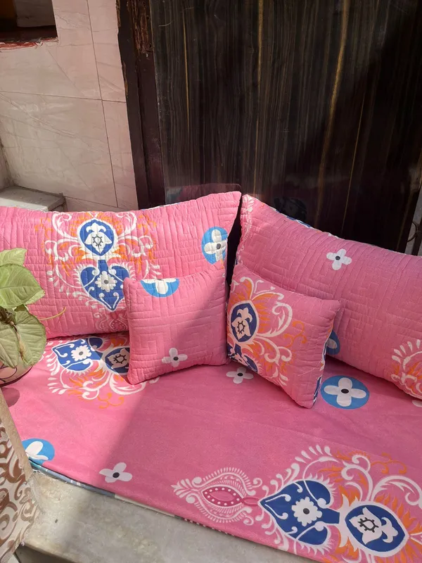 5_Pieces_-_Quilted_Bedding_Set_(90_x_90_inches)