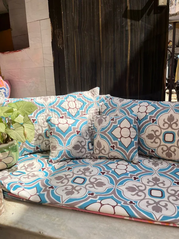 5_Pieces_-_Quilted_Bedding_Set_(90_x_90_inches)