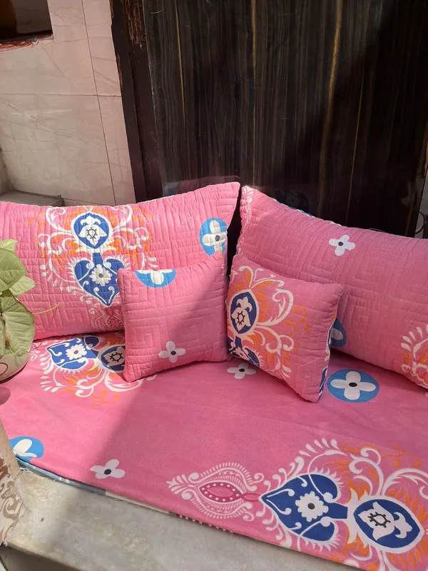 5_Pieces_-_Quilted_Bedding_Set_(90_x_90_inches)