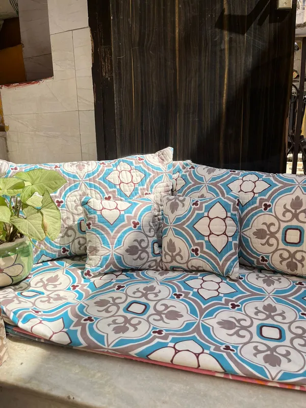 5_Pieces_-_Quilted_Bedding_Set_(90_x_90_inches)