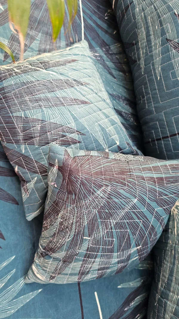 5_Pieces_-_Quilted_Bedding_Set_(90_x_90_inches)