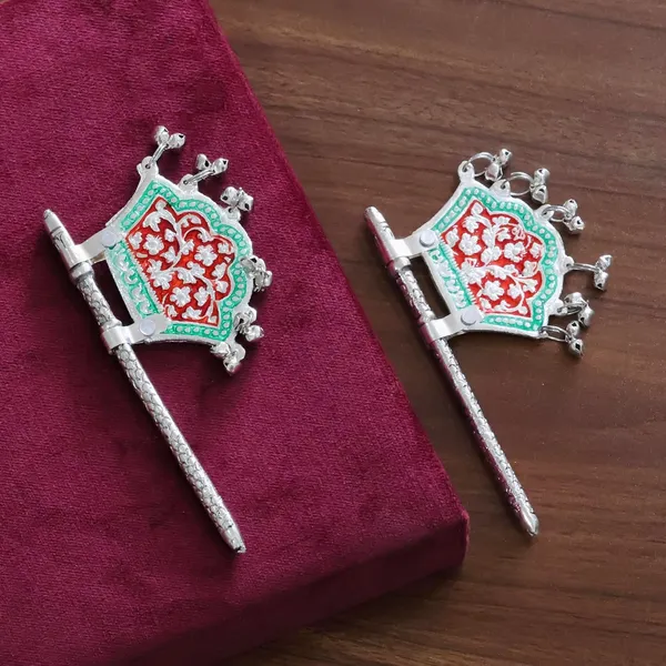 Traditional_God_Fan,_Silver-Plated_Metal_with_Red_and_Green_Enamel_Work,Metal_Hand_Fan_for_God_Idol_Pankhi_with_Mennakari