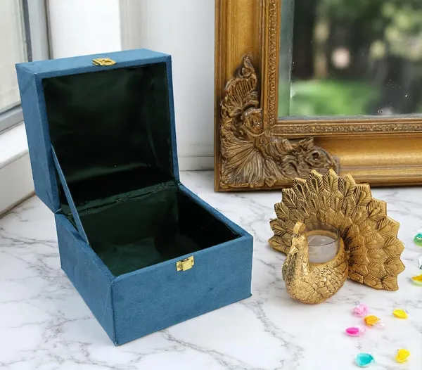 Peacock_Showpiece_Candle_Holder_with_Tealight_Candle_and_with_Beautiful_Velvet_Box