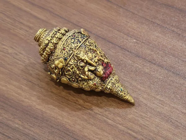 KridayKraft_Decorative_Lord_Ganesha_Shank,_Gold-Toned,_Conch_Shell_for_Wealth,_Prosperity_and_Good_Luck_Intricate_Design,_12_cm_x_6_cm_polyresin