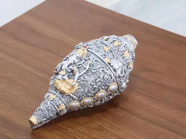 KridayKraft_Decorative_Lord_Ganesha_Shank,_Silver_-Toned,_Conch_Shell_for_Wealth,_Prosperity_and_Good_Luck_Intricate_Design,_12_(5")_cm_x_6_cm