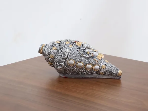 KridayKraft_Decorative_Lord_Ganesha_Shank,_Silver_Toned,_Conch_Shell_for_Wealth,_Prosperity_and_Good_Luck_Intricate_Design,_12_cm_x_6_cm