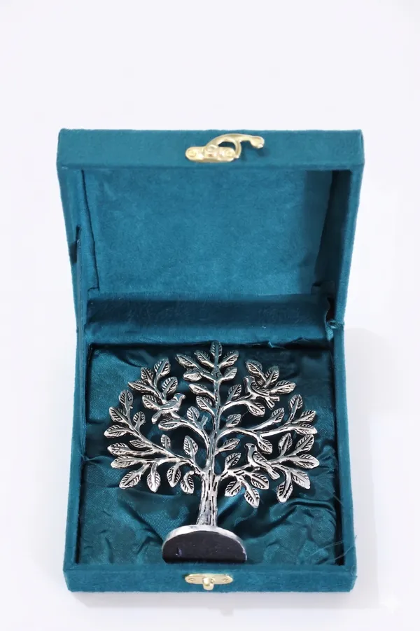 Kridaykraft_Decorative_Silver_Kalpvriksha_Tree_Idol_-_Auspicious_Figurine_for_Home_Decor,_Office_Table,_and_Spiritual_Gift_in_Premium_Velvet_Box.