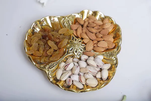 Metal_Seep_Tray_Decorative_Bowl_for_Dry_Fruit_Table_and_Home_Decorative_(Gold)