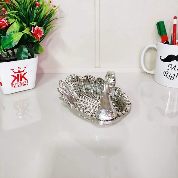 Metal_Duck_Shape_Decorative_Dryfruit_Tray_Bowl_Silver_Finish_for_Table_and_Home_Decorative_(Silver)