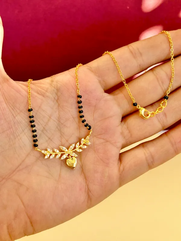 Aditi_modern_mangalsutra_Gold