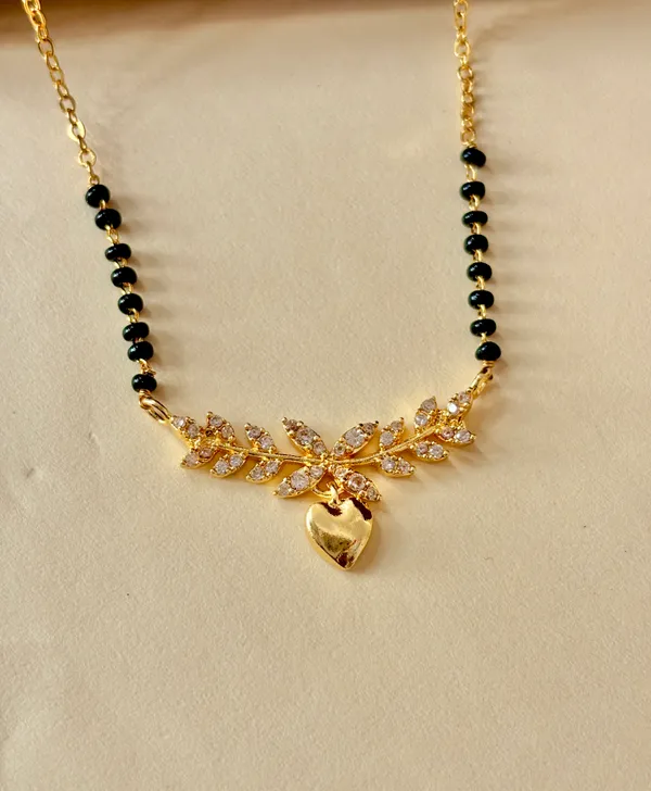 Aditi_modern_mangalsutra_Gold