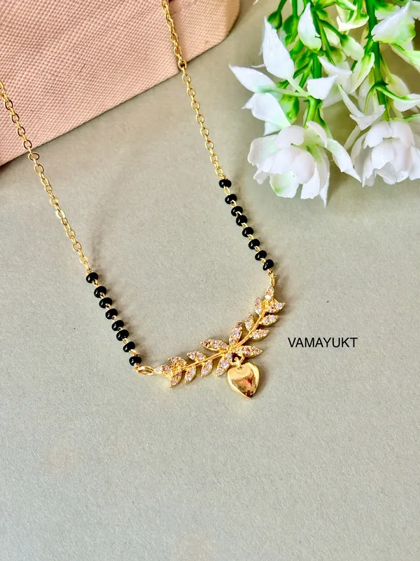 Aditi_modern_mangalsutra_Gold