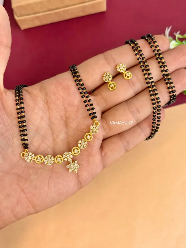 Meenakshi_elegant_mangalsutra_with_earring