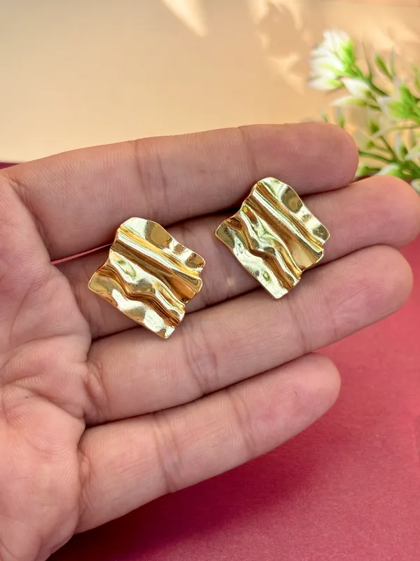 Melted_gold_square_earring