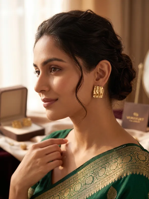 Melted_gold_square_earring