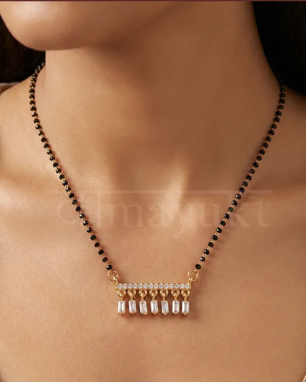 Mrinal_hanging_elegant_mangalsutra