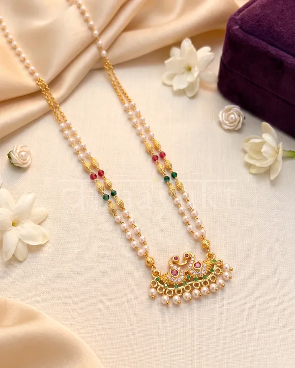 Peacock_pearl_necklace