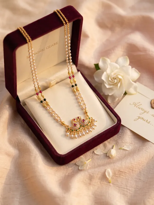 Peacock_pearl_necklace