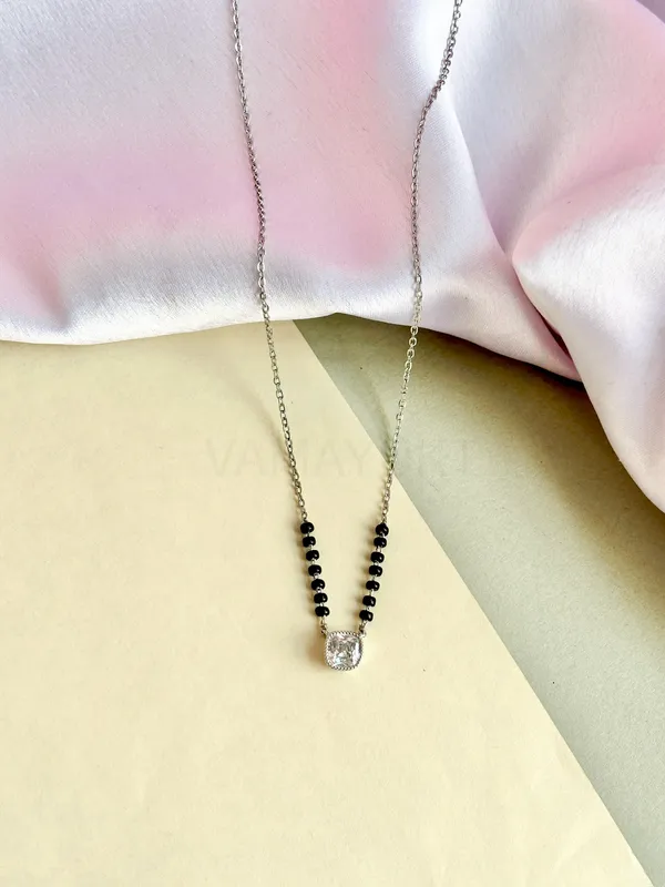 Riah_solitaire_silver_modern_mangalsutra