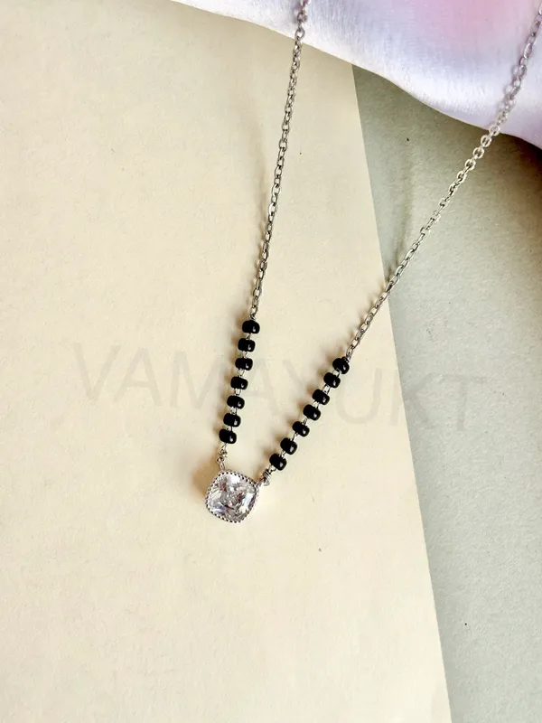 Riah_solitaire_silver_modern_mangalsutra