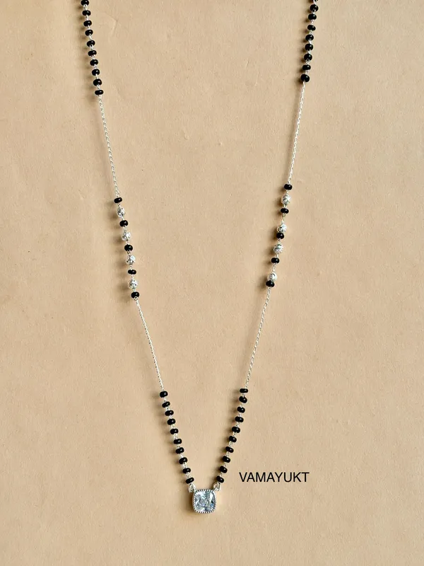 Silver_bella_stone_modern_mangalsutra