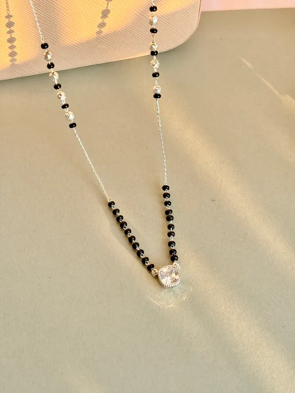 Silver_bella_stone_modern_mangalsutra