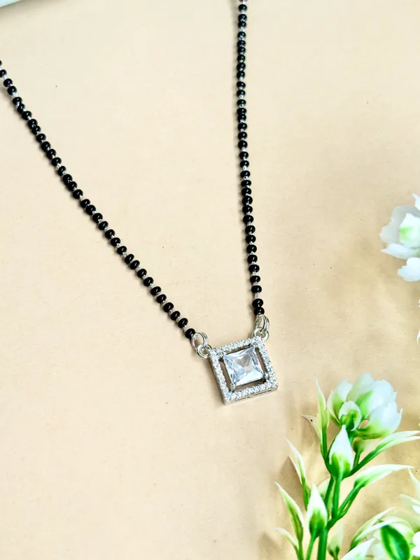 Squarish_silver_elegant_mangalsutra