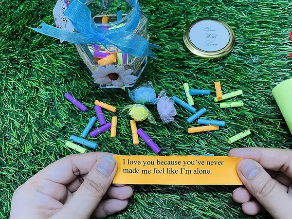 Jiyan_Art_101_Reasons_Why_I_Love_You_Message_Bottle_Handmade_Art_for_Loved_Ones,_Birthday,_Anniversary,_Valentines_Day_(101_Reasons_Why_I_Love_You)