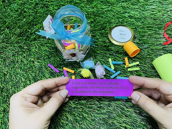 Jiyan_Art_101_Reasons_Why_I_Love_You_Message_Bottle_Handmade_Art_for_Loved_Ones,_Birthday,_Anniversary,_Valentines_Day_(101_Reasons_Why_I_Love_You)