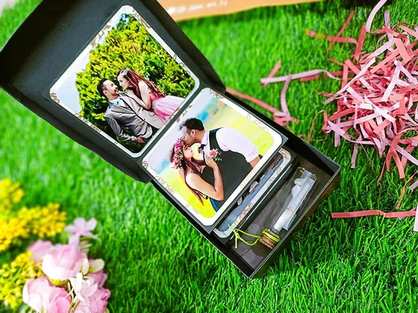 Jiyan_Art_Photo_Pop_up_Strip_Surprise_Box_with_Message_Bottle_for_Friends_Forever_(11_Photo)