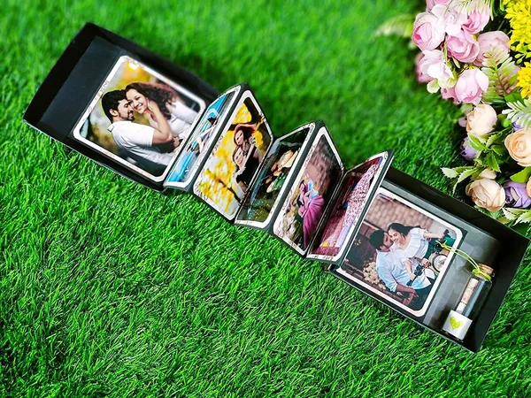 Jiyan_Art_Photo_Pop_up_Strip_Surprise_Box_with_Message_Bottle_for_Friends_Forever_(11_Photo)